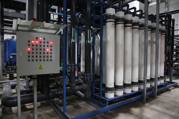 【瀚高草莓视频免费观看】2*35反滲透+超濾（lǜ）+EDI超純水水處理設備案（àn）例 